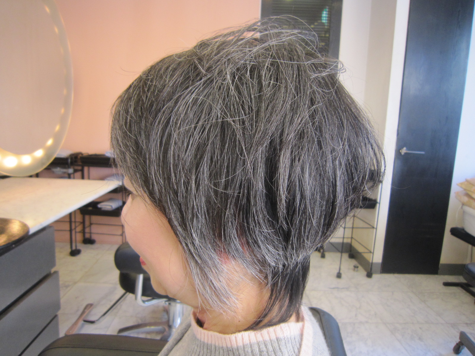 60 代 ショート ヘア 60代女性におすすめの髪型はショート。美容院を変えるのが怖い？
